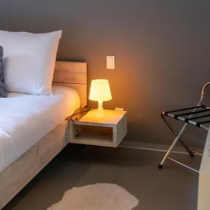 https://modern-bright-apt-2-bedroom-2-terraces-free-parking.brusselshotelsbook.com